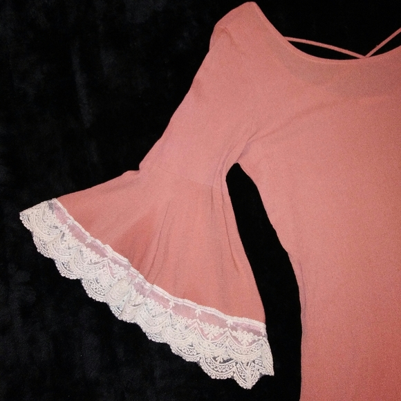 Vintage Entro Rose Blouse with Bell Sleeves & Scalloped Lace Accents - Picture 5 of 6